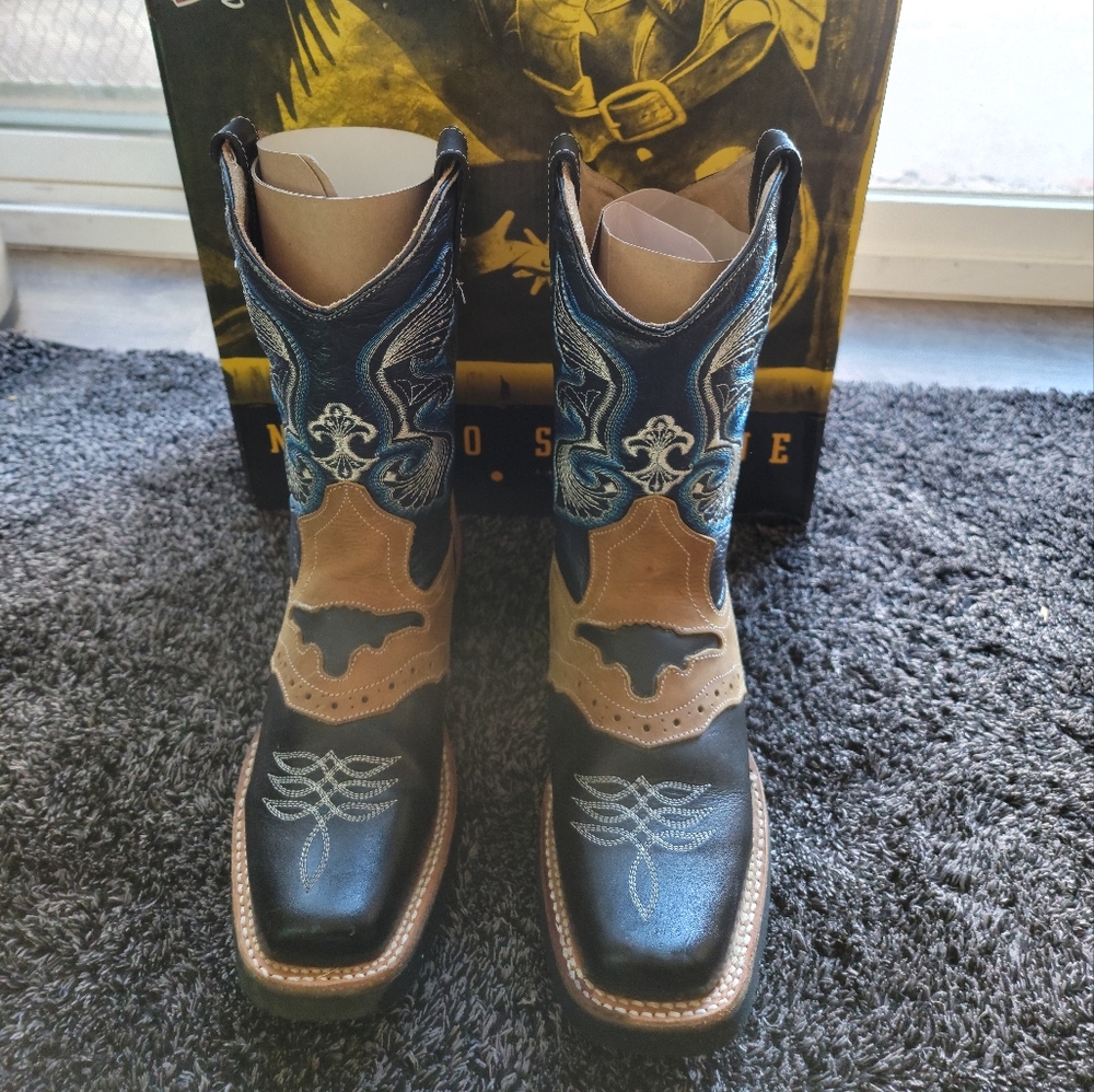 Cowboy boots in Excellent condition